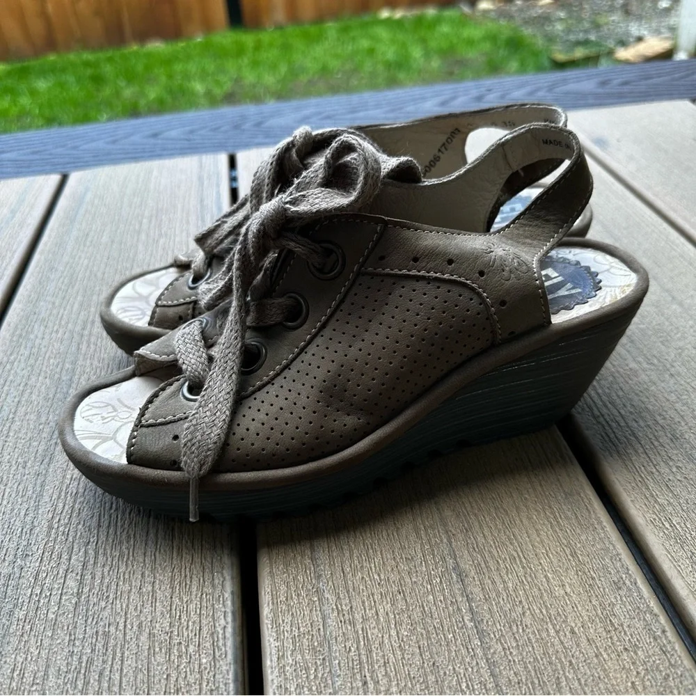 Fly London Yuta Peep Toe Wedge Sneakers Taupe Tan Size 38, 7-7.5 Women’s